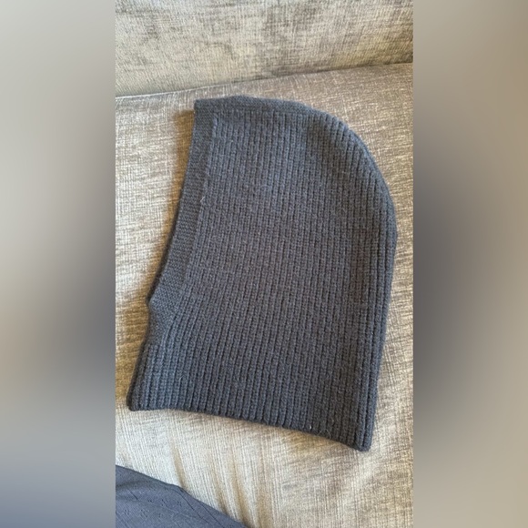 Black knit balaclava - Picture 2 of 3